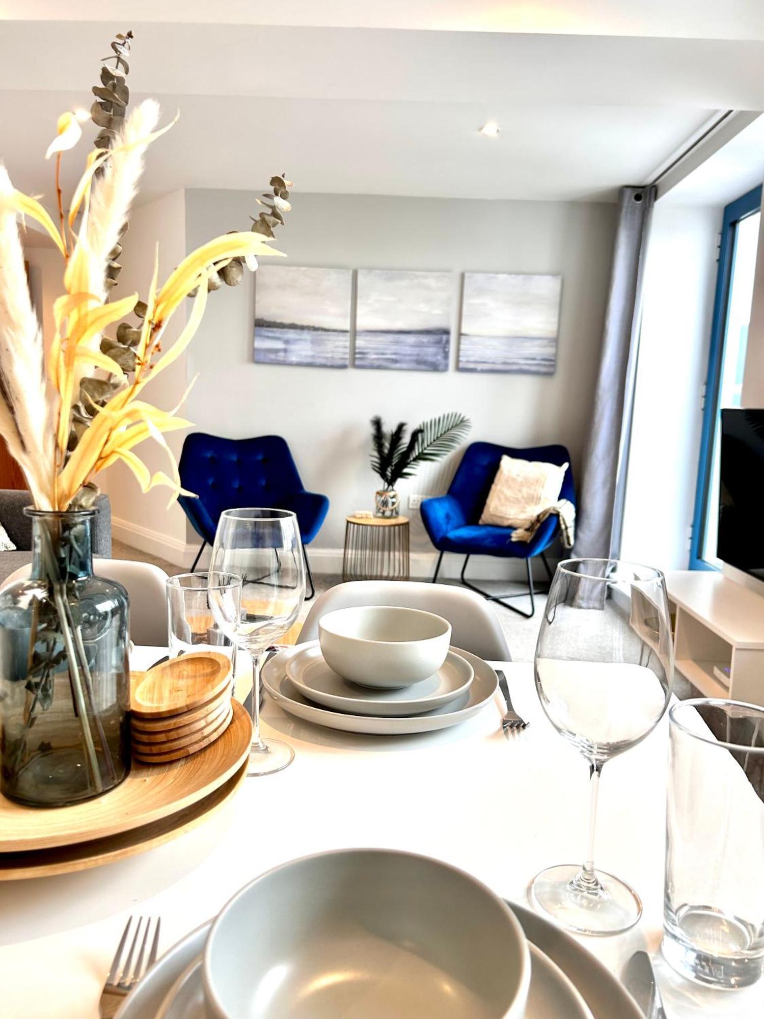 Sea Views - Harbour View, Location *