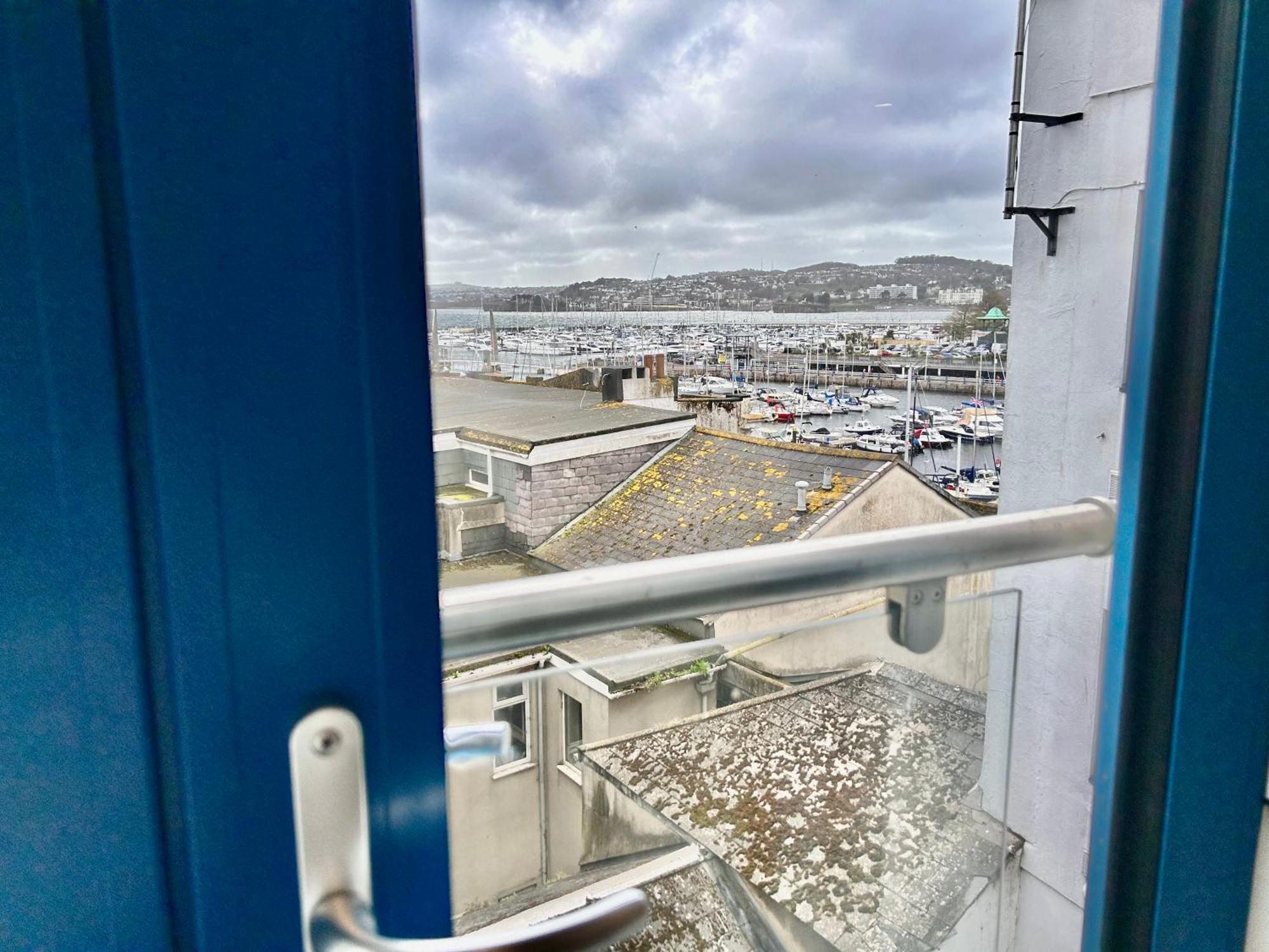 Sea Views - Harbour View, Location