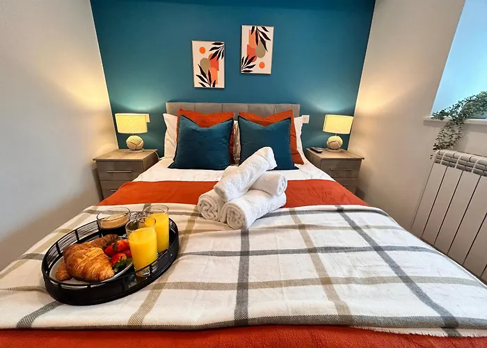 Sea Views - Harbour View, Torquay Central Location